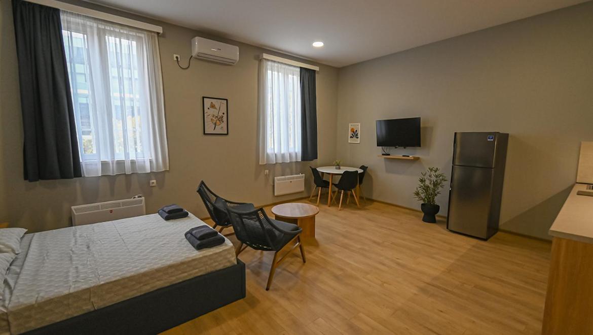 Big Studio Apt.On Liberty Square Тбілісі Екстер'єр фото