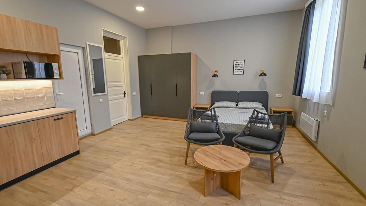 Big Studio Apt.On Liberty Square Тбілісі Екстер'єр фото