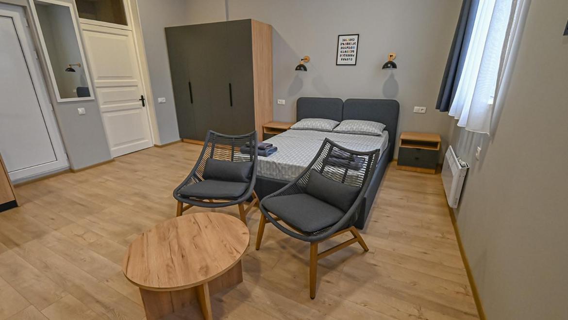 Big Studio Apt.On Liberty Square Тбілісі Екстер'єр фото